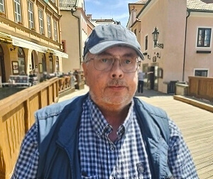 auf einer Moldau- Brücke in Krumau